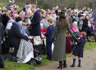 Príncipe Louis estreia nas celebrações de Natal da família real britânica em meio a acusações de Harry e Meghan