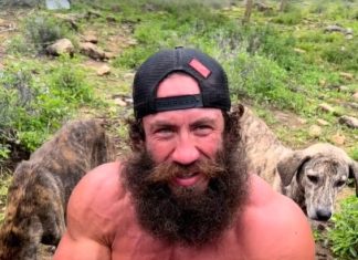 Fisiculturista conhecido como ‘rei do Fígado’ por fazer dieta de carne crua se desculpa após ser ‘desmascarado’