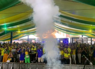 Torcedores fazem festa em BH para ver Brasil e Coreia do Sul pelas oitavas de final da Copa do Mundo