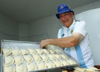 Final da Copa do Mundo: argentino aposta em vitória por 2 a 1 contra a França e ensina receita de empanada
