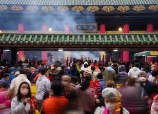 Diminuição da população na China pode afetar força de trabalho e economia mundial, avalia economista