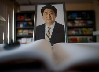 Promotoria japonesa indicia homem pelo assassinato do ex-premiê Shinzo Abe