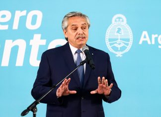 Presidente da Argentina pede impeachment da Corte Suprema