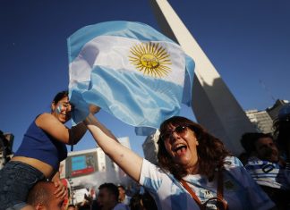 Gasto de milhões com lubrificante sexual causa polêmica na Argentina
