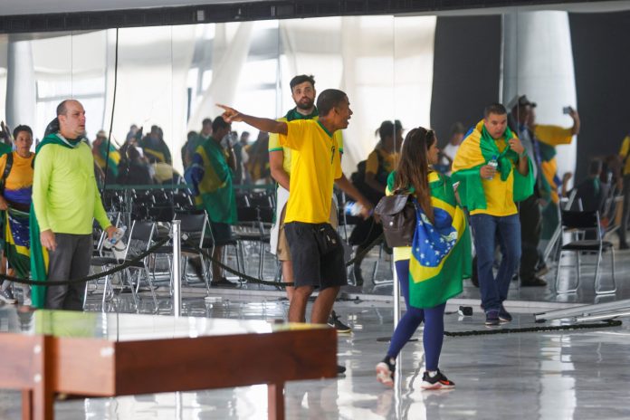 2023-01-08t232025z-1854028258-rc2jmy96f253-rtrmadp-3-brazil-politics-violence-scaled