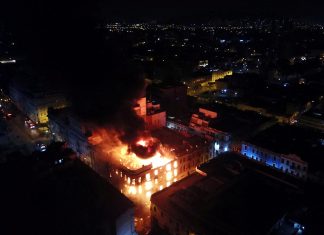 Incêndio, confrontos com a polícia e protesto pelo país: veja fotos e vídeo das manifestações no Peru