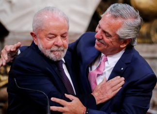 Na Argentina, Lula diz que BNDES voltará a financiar projetos em países vizinhos