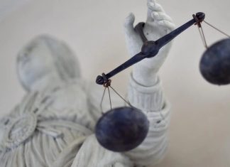 França: condenação por ‘sequestro’ de mãe que queria proteger a filha de agressões sexuais do pai gera comoção