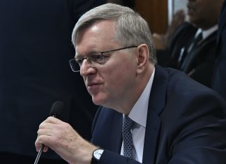 Itamaraty retira diplomata indicado por Bolsonaro do cargo de embaixador do Brasil nos EUA