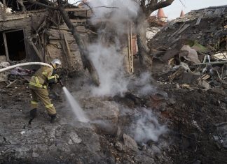 Bombardeios russos no Ano Novo deixam quatro mortos e 50 feridos na Ucrânia