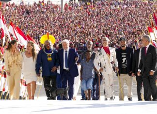 Você viu? Posse de Lula e novos ministros, mudanças no PIX e despedidas do Papa Bento XVI e do Rei Pelé