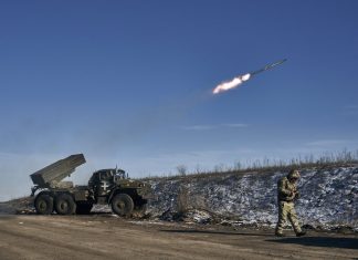 Combates no sul da Ucrânia aumentam de intensidade, dizem forças russas