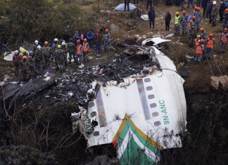 O que se sabe e o que falta saber sobre acidente de avião no Nepal; passageiro filmou momento da queda