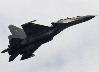 Piloto morre após colisão de aviões militares na Índia