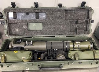 Armamento irregular calibre 84mm é encontrado por oficiais de Aeroporto dos EUA dentro de bagagem