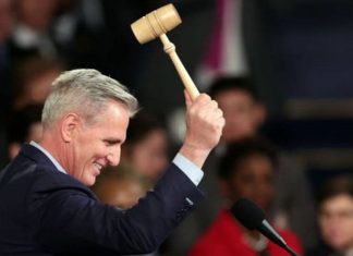 Como Kevin McCarthy conseguiu se eleger presidente da Câmara dos EUA, após 4 dias de impasse e caos