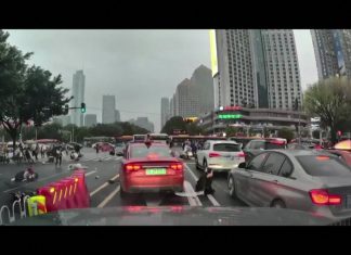 Motorista atropela multidão de pedestres na China; 5 morrem