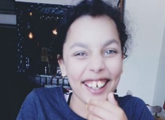 Garota britânica de 14 anos morre após borrifar desodorante no quarto