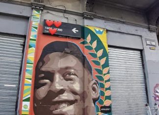 Pelé ganha homenagem em tradicional bairro de Buenos Aires