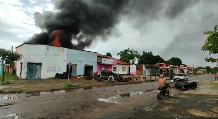 incendio-em-borracharia