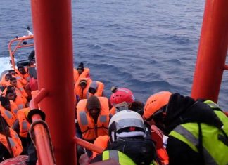 Navio ‘Ocean Viking’ resgata 37 migrantes na costa da Líbia