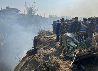 Vídeo mostra avião momentos antes de queda no Nepal