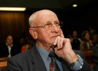 Morre Adriaan Vlok, temido ministro de Segurança do apartheid na África do Sul