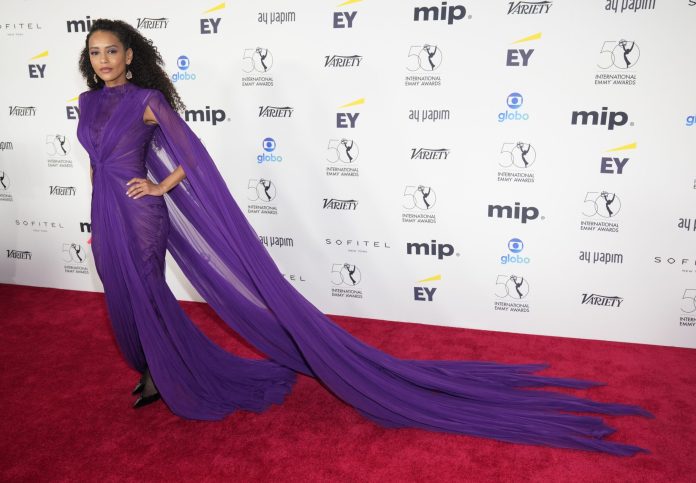 emmy-internacional-2022-tais-araujo-scaled