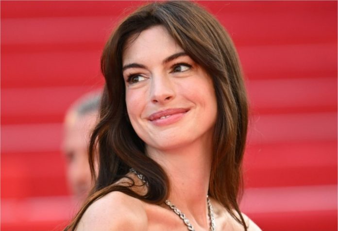 ‘Dá um CPF pra ela’: brasileiros inundam Instagram de Anne Hathaway após menção a ‘Águas de Março’ e Gabriel Jesus
