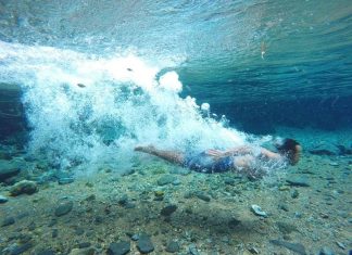 Águas cristalinas e paisagem encantadora: conheça o menor rio do Brasil