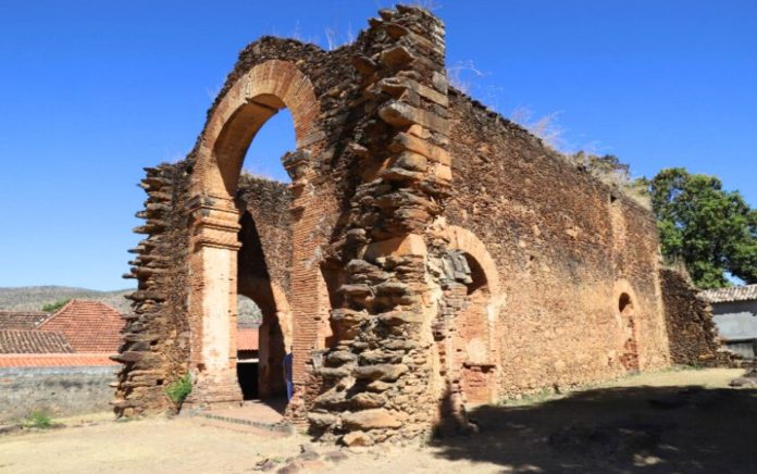 ruina-da-igreja-nossa-senhora-do-rosarios-dos-pretos