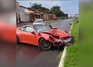 Conserto de Porsche que bateu em poste pode custar mais de R$ 100 mil, diz mecânico