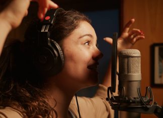 Sophie Charlotte solta a voz suave em gravações de músicas de João Donato, Celso Fonseca e José Miguel Wisnik