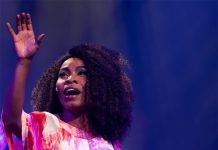 Musical retrata Zezé Motta com toda a plenitude da atriz e cantora que driblou o racismo com talento e a força da arte