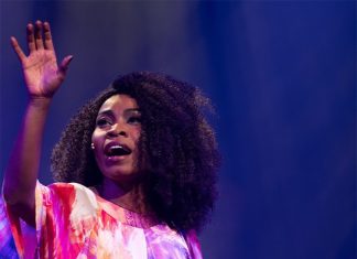 Musical retrata Zezé Motta com toda a plenitude da atriz e cantora que driblou o racismo com talento e a força da arte