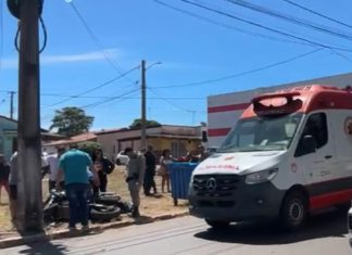 Motociclista morre após moto ser atingida na traseira por carro e bater em poste no Tocantins