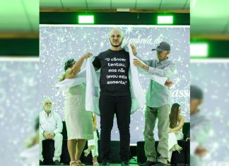 Estudante de medicina emociona em homenagem aos pais no TO: ‘O câncer tentou, mas não levou este momento’