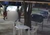 Vídeo mostra momento em que policial aposentado é morto a facadas ao tentar defender filho
