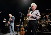 Morre Dick Parry, saxofonista histórico do Pink Floyd