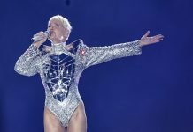 Xuxa ironiza comentários sobre figurino da turnê: ‘Último voo da virilha’