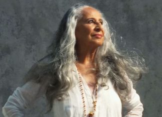 Maria Bethânia grava samba de Xande de Pilares em memória de Dona Canô