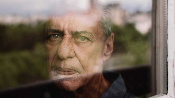 ‘Chico 2.0’ acerta ao tirar Chico Buarque do nicho da MPB para levar a obra do artista para as quebradas urbanas