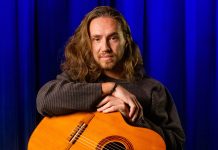 Vitor Kley regrava canção do Barão Vermelho e recicla sete músicas do próprio repertório em álbum redundante
