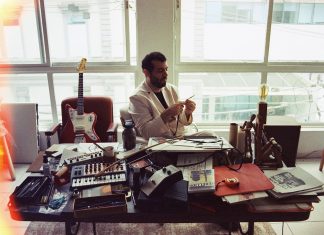 Kiko Dinucci expõe obra inédita da artista plástica Tatiana Blass na capa do terceiro álbum solo, ‘Medusa’
